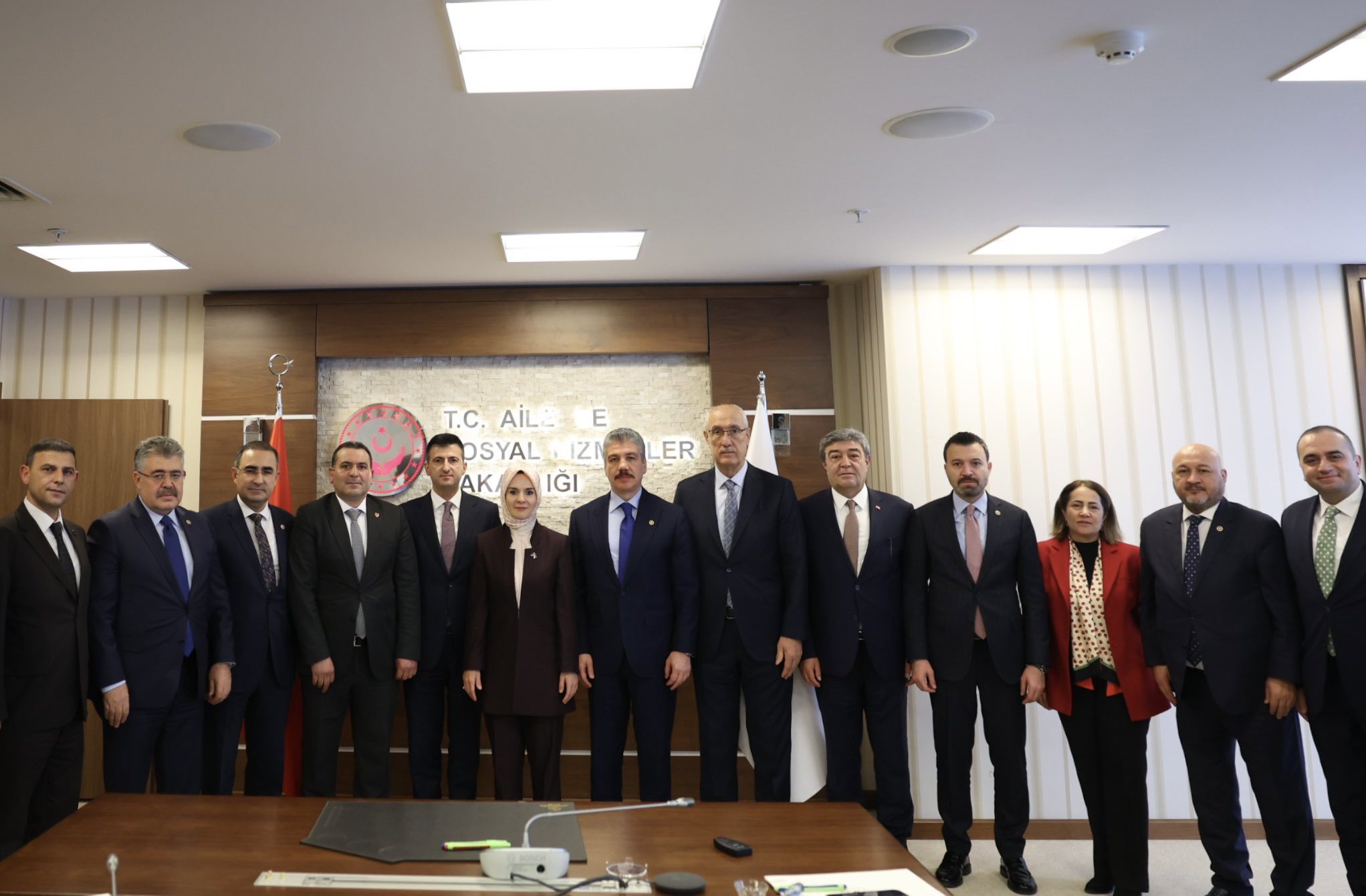 Bakanımız Sayın Mahinur Özdemir Göktaş’ın başkanlığında yapılan kapsamlı toplantıda gazilerimize sunduğumuz hizmetlerle birlikte gazilerimizin talepleri değerlendirildi. - fotoğraf 3