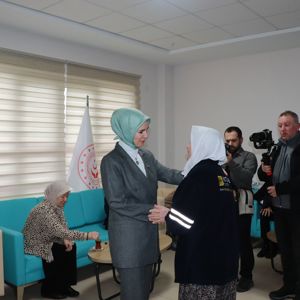 Aile ve Sosyal Hizmetler Bakanımız Sn. Mahinur Özdemir Göktaş Hilmi Hafize Evin Huzurevi Yaşlı ve Bakım Rehabilitasyon Merkezimizi ziyaret etti. - fotoğraf 5