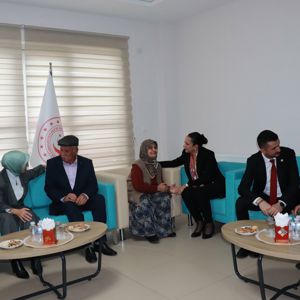 Aile ve Sosyal Hizmetler Bakanımız Sn. Mahinur Özdemir Göktaş Hilmi Hafize Evin Huzurevi Yaşlı ve Bakım Rehabilitasyon Merkezimizi ziyaret etti. - fotoğraf 6