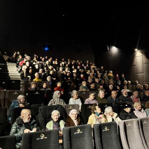 Bugün Sinema Günüydü.Kurumlarımızdan hizmet alan kardeşlerimiz ve büyüklerimizle birlikte film izlemek için bir araya geldik - fotoğraf 1
