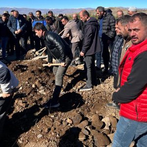 Kahramanımızı Son Yolculuğuna Uğurladık - fotoğraf 3