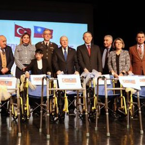Engelleri Birlikte Aşıyoruz: Tekerlekli Sandalye Dağıtımı ve Performans Gösterisi - fotoğraf 1