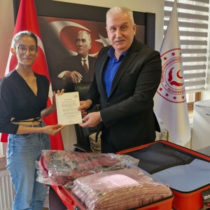 Üniversiteyi Kazanan Odes Çocuklarımıza Bakanımızın Hediyeleri Takdim Edildi - fotoğraf 2