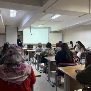 İl Müdürlüğümüze Bağlı Sosyal Hizmet Merkezlerimiz Tarafından Üniversitelerde Öğrenim Gören ve KYK Yurtlarında Kalan Öğrencilere Yönelik Eğitimlerimiz Düzenli Olarak Devam Ediyor. - fotoğraf 3