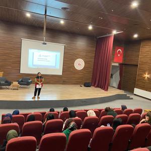 İl Müdürlüğümüze Bağlı Sosyal Hizmet Merkezlerimiz Tarafından Üniversitelerde Öğrenim Gören ve KYK Yurtlarında Kalan Öğrencilere Yönelik Eğitimlerimiz Düzenli Olarak Devam Ediyor. - fotoğraf 1