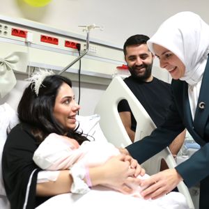 Aile ve Sosyal Hizmetler Bakanımız Göktaş, yeni yılın ilk bebeklerini ziyaret etti - fotoğraf 1