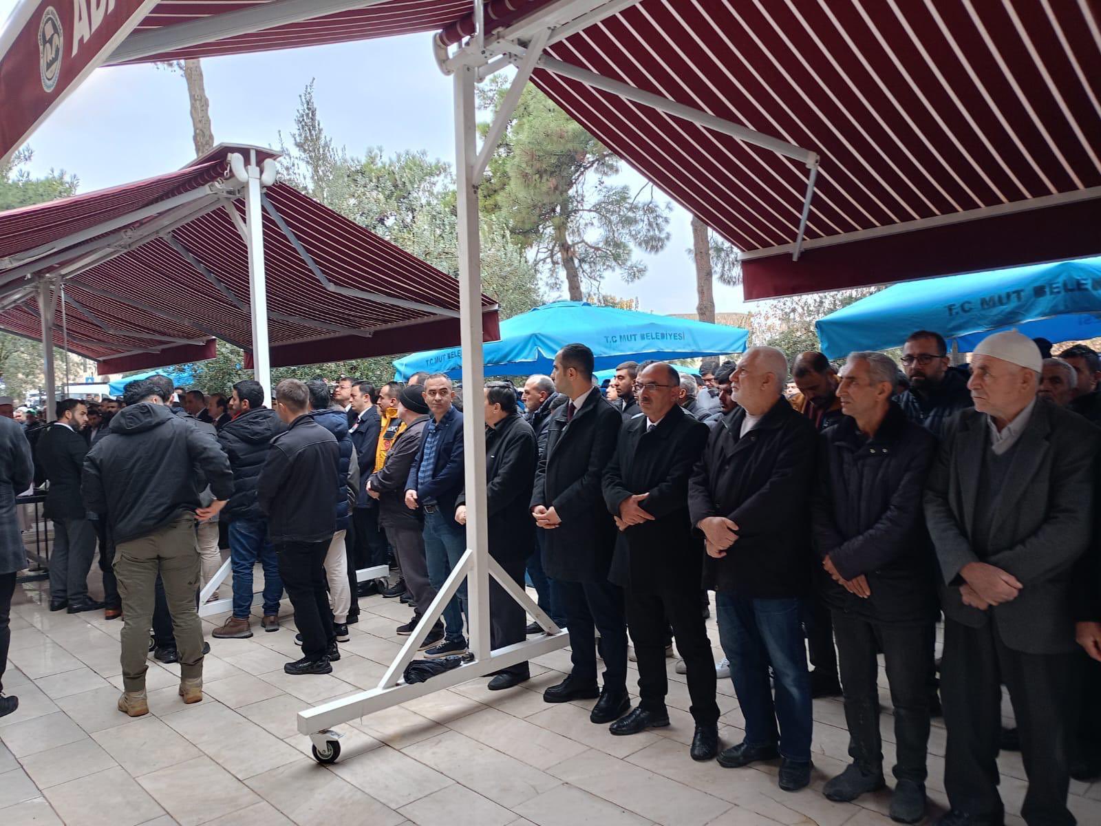 Valimiz sayın Ali Hamza Pehlivan’ın katılımıyla, Muğla İlinde meydana gelen helikopter kazasında hayatını kaybeden E.Plt.Alb. Bayram Çiçek’in Mut İlçesinde ikindi namazına müteakip kılınan cenaze namazından sonra defnedildi. Milletimizin Başı Sağ Olsun.