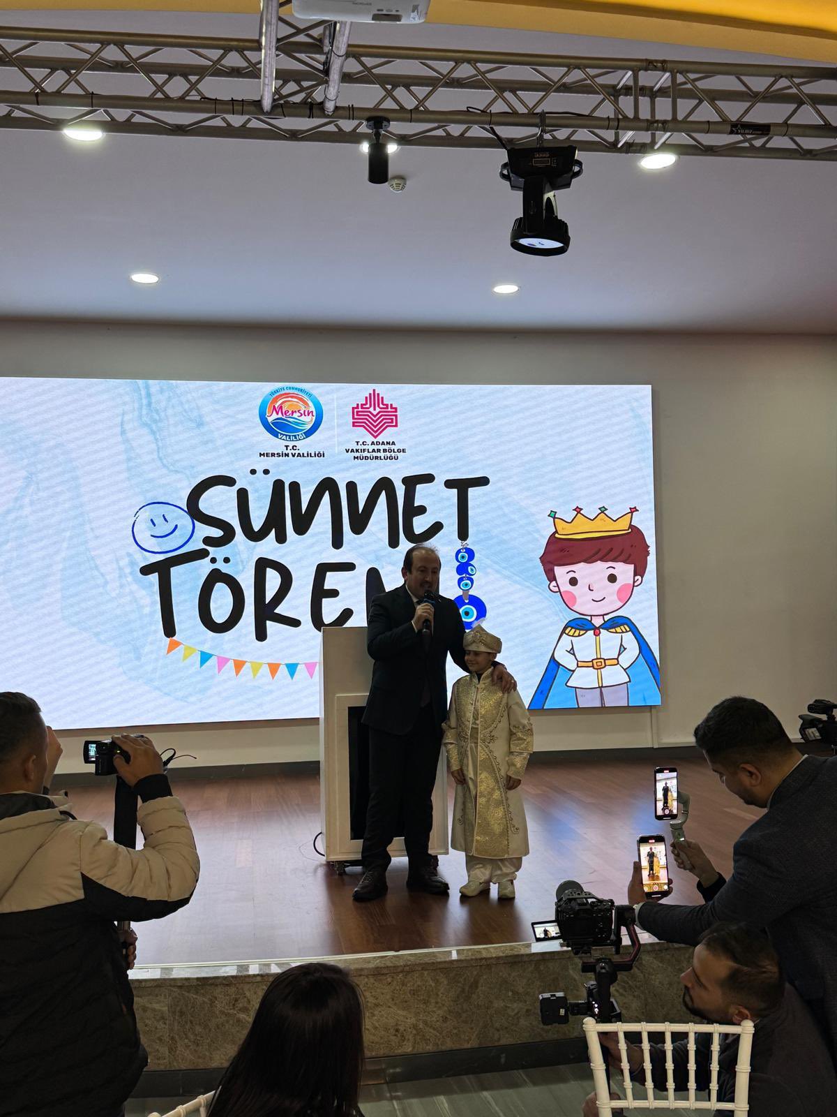 Sayın Valimiz Ali Hamza Pehlivan eşi Yıldız Pehlivan ,  Aile ve Sosyal Hizmetler İl Müdürümüz Naci Yılmaz ve eşleri ve il protokolü ile birlikte , Valiliğimizin himayesinde, ilgili kurumların katkılarıyla  çocuklarımız için sünnet töreni düzenlendi. @tcailesosyal