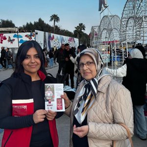 #YenişehirSHM  Müdürlüğümüz Şiddetle Mücadele İrtibat noktası tarafından ilçe sınırlarında vatandaşların yoğunlukla bulunduğu panayır, pazar alanında kadın Vatandaşlara “Kadına El Kalkamaz” ve “KADES” konulu broşür dağıtımı gerçekleştirildi.ALO 183 tanıtımı yapıldı. - fotoğraf 3