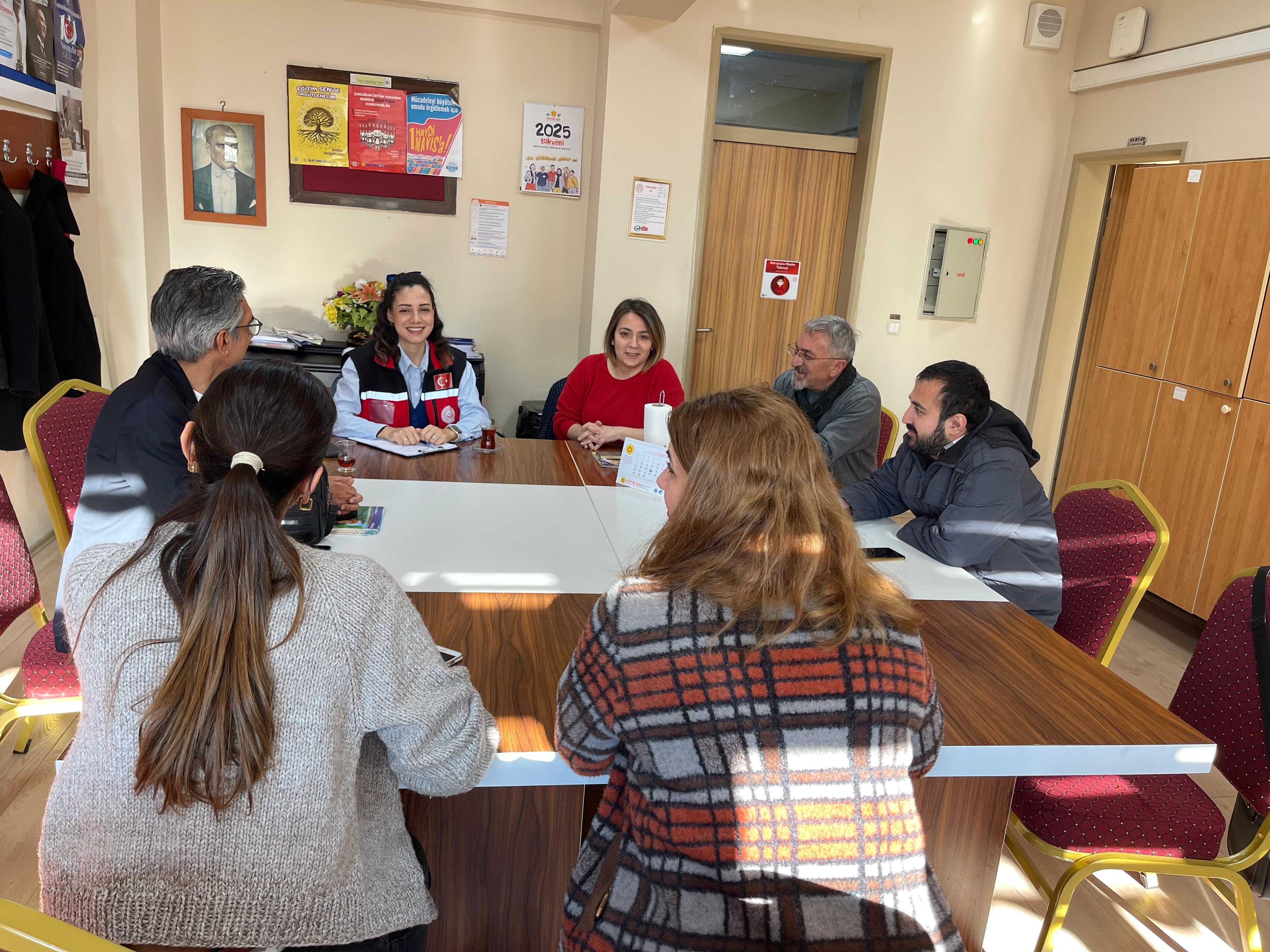 #MezitliSHM,ÇocuklarGüvendeProjesi kapsamında Şehit Sedat Gezer Ortaokulu,Yunus Emre İlkokulu,Mevlana İmam Hatip Ortaokuluna ziyaret düzenldi.Okul idaresi ve okul psikolojik danışmanları ile görüşüp Bakanlığımız ile ilgili gerekli bilgilendirmeler yapıldı.