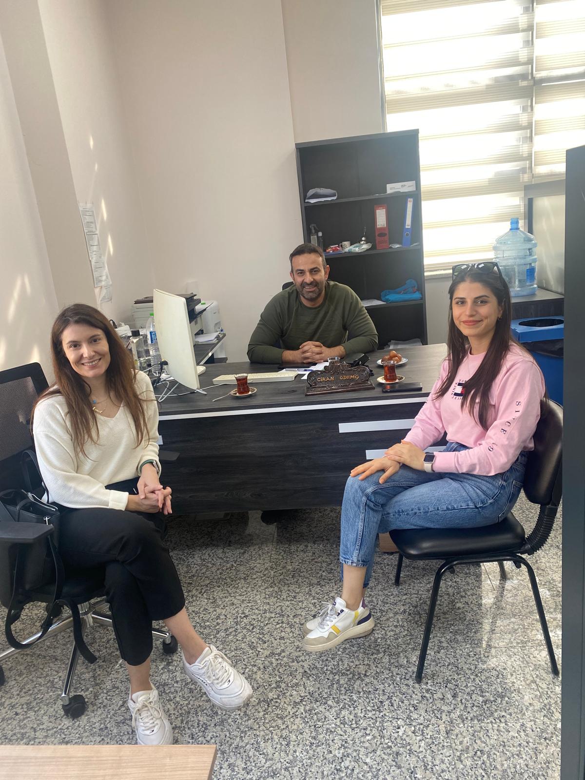 Aile Danışmanlığı Birimimiz tarafından Akdeniz Sosyal Yardımlaşma ve Dayanışma Vakfı personellerine yönelik “Aile Danışmanlığı,Bireysel Danışmanlık,Boşanma Süreci Danışmanlığı,Evlilik Öncesi Danışmanlığı kapsamları ve içeriği”konularında tanıtım çalışması yapıldı.