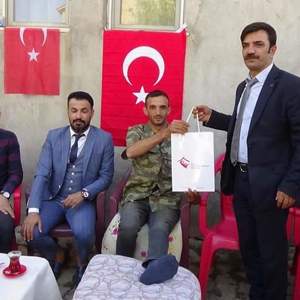 İl Müdür yardımcımız Gökmen OĞRAŞ Barış Pınarı Harekatında yaralanan askerimizi evinde ziyaret etti. - fotoğraf 1