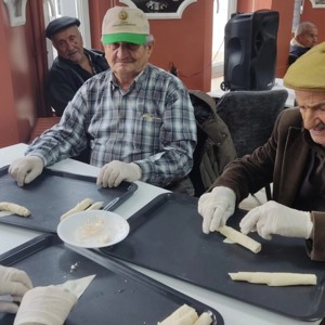YAPU Projesi Kapsamında Yaş Alan Büyüklerimizle Mutfak Etkinliği Düzenlendi - fotoğraf 2