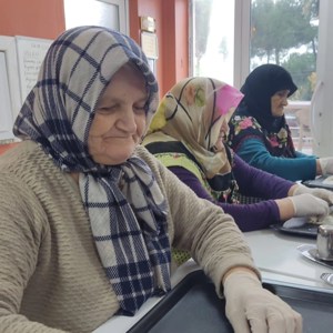 YAPU Projesi Kapsamında Yaş Alan Büyüklerimizle Mutfak Etkinliği Düzenlendi - fotoğraf 3