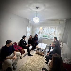 İl Müdürümüz Sn. Ömer TURAN, TSK Şehidimiz Cevdet ÇELENK ‘in Kıymetli Ailesine Şehadet Günü Vesilesiyle Ziyarette Bulunmuştur. - fotoğraf 2