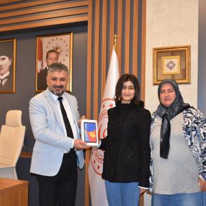 Aile Temalı Logo Tasarım Yarışması Kazananlarına Ödülleri Takdim Edildi - fotoğraf 2