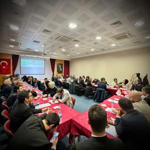 İl Müdürümüz Sn. Ömer TURAN başkanlığında, İl Müdür Yardımcılarımız ve Sosyal Hizmet Merkezi Müdürlerimizle değerlendirme toplantısı yapılmıştır. - fotoğraf 3
