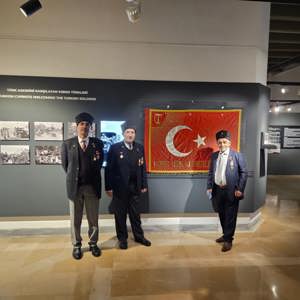 İl Müdürlüğümüz koordinasyonunda çok kıymetli Muharip Gazilerimiz, Şehit yakınlarımız  ile beraber “Kıbrıs Barış Harekâtı’nın 50. Yılı Sergisi” ziyaret edilmiştir. - fotoğraf 2