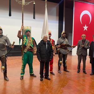 İl Müdürlüğümüz koordinasyonunda çok kıymetli Muharip Gazilerimiz, Şehit yakınlarımız  ile beraber “Kıbrıs Barış Harekâtı’nın 50. Yılı Sergisi” ziyaret edilmiştir. - fotoğraf 3