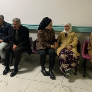 Yahya Özcan’ın  vefatı sebebiyle,Beşiri ilçemizde Özcan ailesine taziyede bulundu. - fotoğraf 4