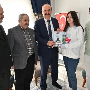 "Aile ve Sosyal Hizmetler Bakanımızdan Şehit Bekçinin Çocuğuna Karne Tebrik Kartı" - fotoğraf 4