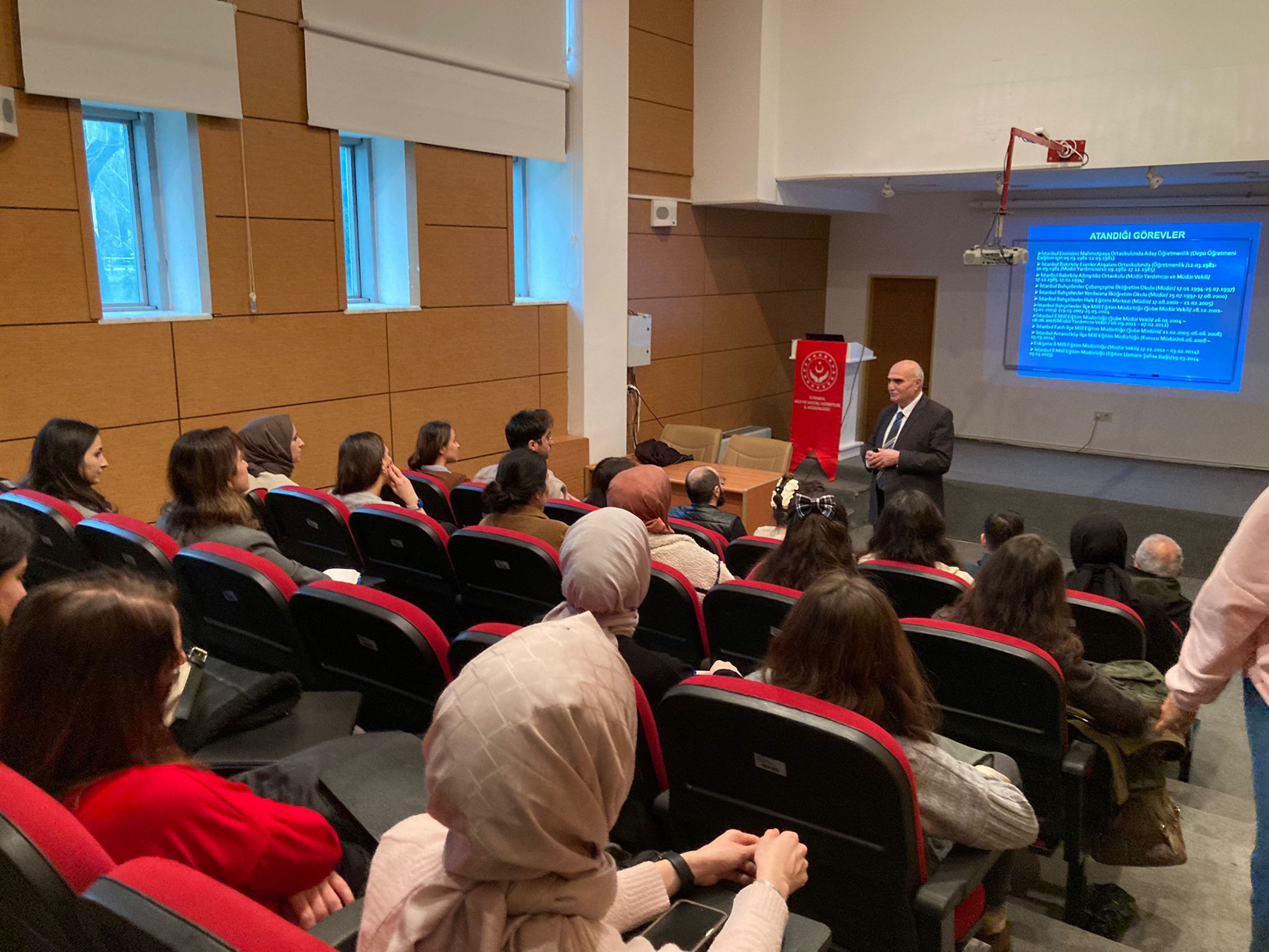 İl Müdürlüğümüz bünyesinde Anadolu ve Avrupa Yakasında görev yapan personelimize Yazar ve Eğitim Uzmanı Arif DEDE tarafından 'Protokol Kuralları ve Kurumsal İletişim' eğitimi verilmiştir.