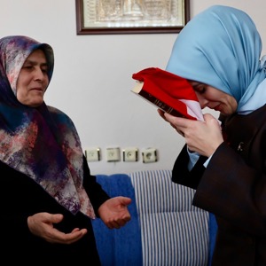 Bakanımız Sayın Mahinur Özdemir Göktaş, vefat eden 15 Temmuz Gazimizin Çankırı’da ikamet eden kıymetli ailesine taziye ziyaretinde bulundu. - fotoğraf 4