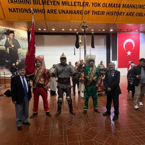 İl Müdürlüğümüz koordinasyonunda Muharip Gazilerimiz, Şehit yakınlarımız, Koruma ve bakım altındaki çocuklarımız ile beraber “Kıbrıs Barış Harekâtı’nın 50. Yılı Sergisi” ziyaret edilmiştir. - fotoğraf 2