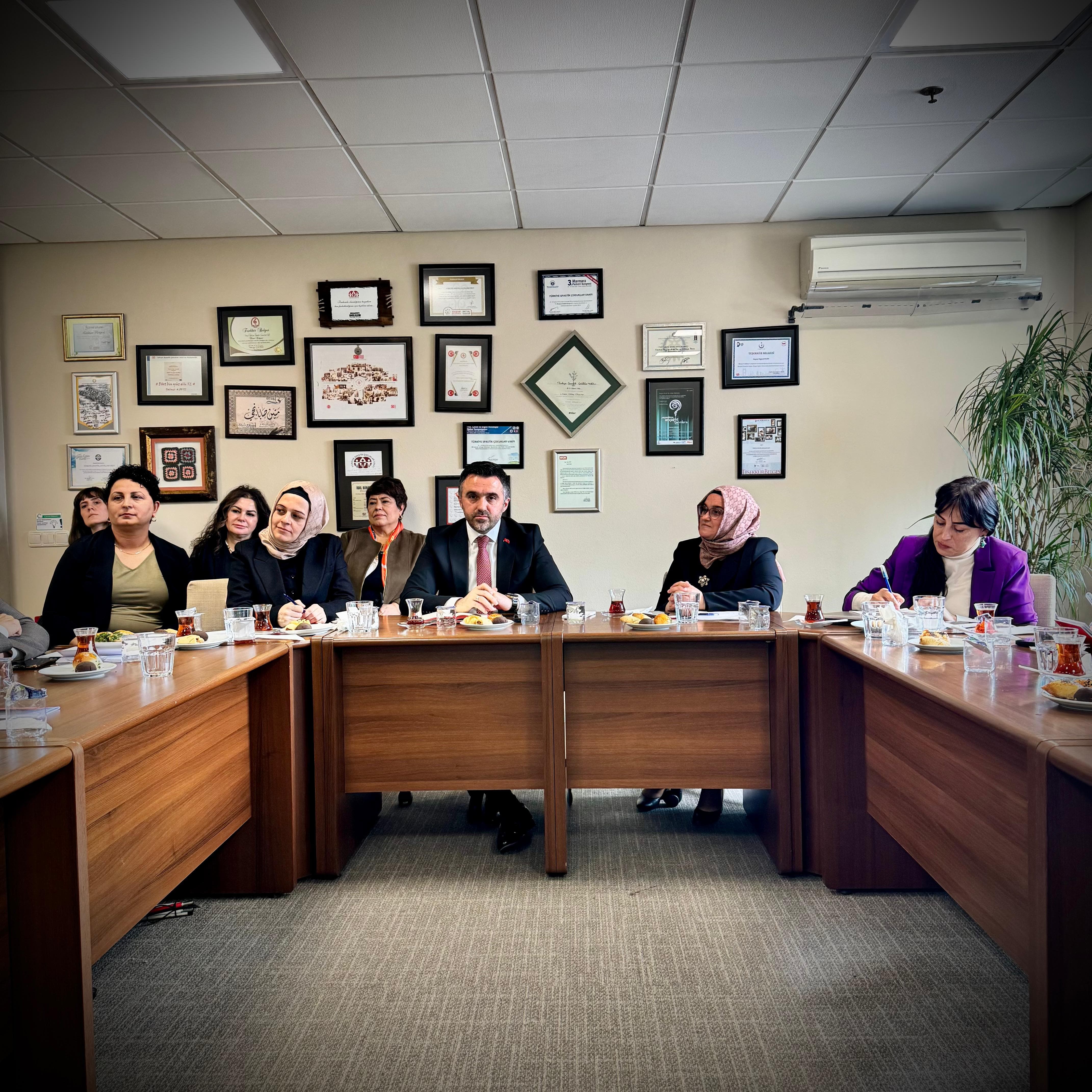 İstanbul Aile ve Sosyal Hizmetler İl Müdürlüğümüz ev sahipliğinde ilimizdeki üniversitelerin temsilcileri ile “Kadına Yönelik Şiddetle Mücadele“ toplantısı gerçekleştirildi.