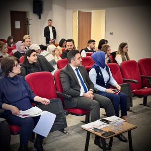 İl Müdürümüz Sn. Ömer TURAN Başkanlığında, Kadın Hizmetleri Birimimiz koordinasyonu ile Kadına Yönelik Şiddetle Mücadele kapsamında Veri Analiz Toplantısı gerçekleştirildi.  - fotoğraf 1