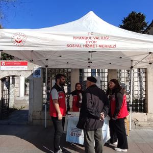Sahaya çıkan ekiplerimiz mobil sosyal hizmet noktalarında koruyucu ve önleyici hizmet modelleri, şikayet mekanizmaları hakkında bilgilendirme ve broşür dağıtımı gerçekleştirilmiştir. - fotoğraf 4