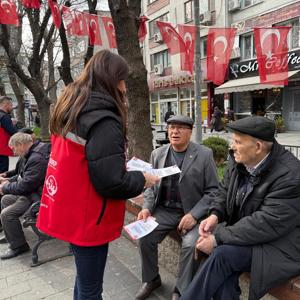 Sahaya çıkan ekiplerimiz mobil sosyal hizmet noktalarında koruyucu ve önleyici hizmet modelleri, şikayet mekanizmaları hakkında bilgilendirme ve broşür dağıtımı gerçekleştirilmiştir. - fotoğraf 2