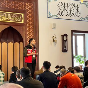 Sosyal Hizmet Merkezlerimiz tarafından ilimiz genelindeki camilerde cuma namazı öncesi koruyucu ve önceliyici hizmetlerimiz kapsamında farkındalık eğitimlerimiz devam ediyor. - fotoğraf 1