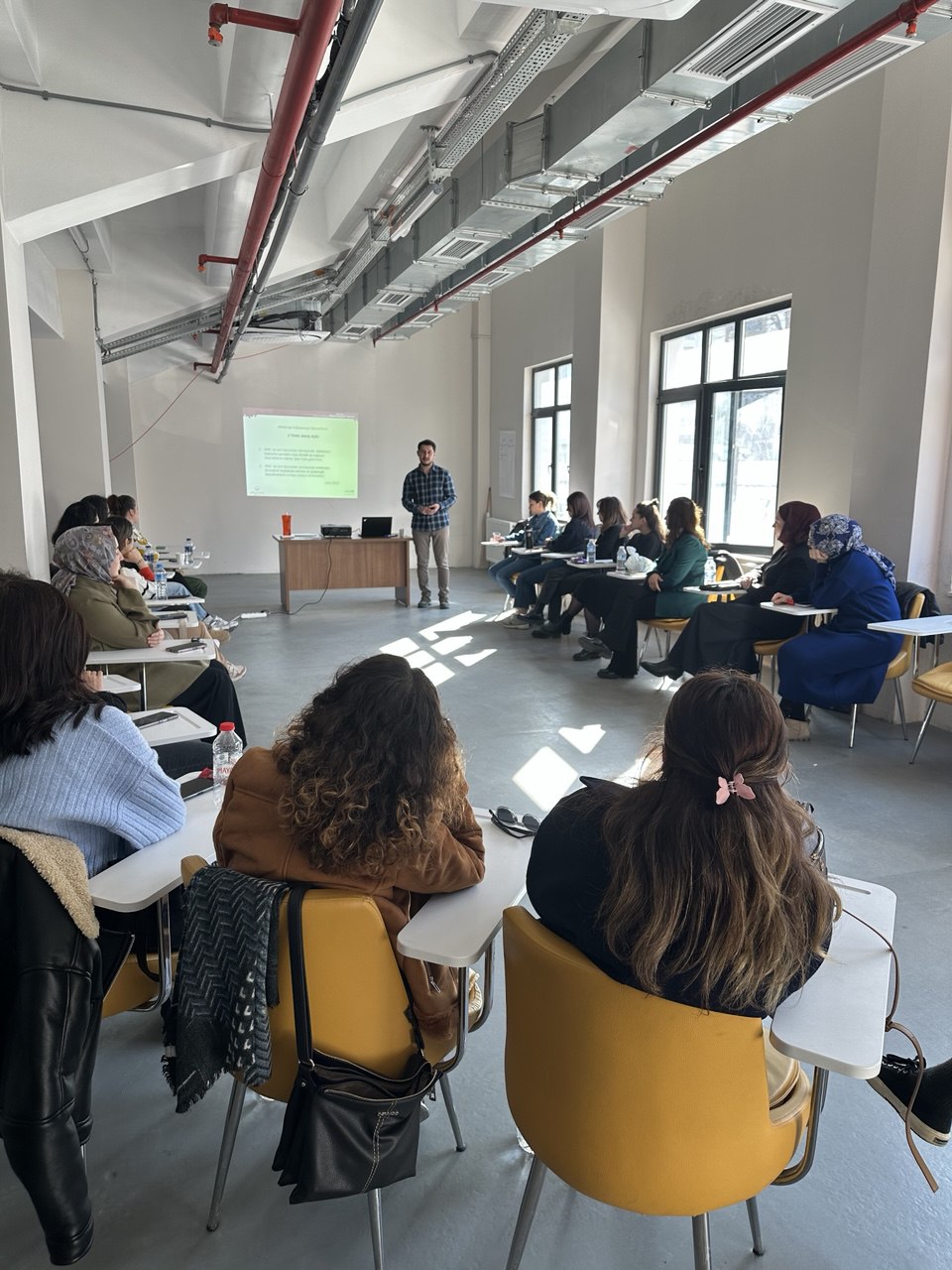 Afet ve Acil Durumlarda Psikososyal Destek Hizmetleri Farkındalık Eğitimleri verilmiştir.