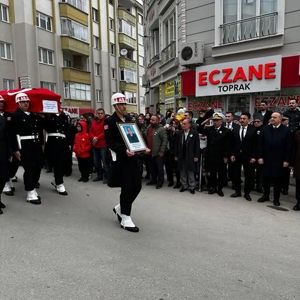 İl Müdürümüz Arif Laçin, İl ve İlçe protokolü ile birlikte Kıbrıs Gazimiz Naci Üzgün’ün cenaze törenine katıldı. - fotoğraf 2