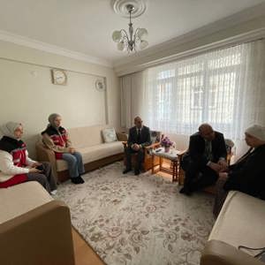 İl Müdürlüğümüze bağlı Sosyal Hizmet Merkezlerimiz tarafından İl genelinde kıymetli Şehit Yakınlarımızı ve Kahraman Gazilerimizi ziyaretlere devam ediyoruz.  - fotoğraf 1