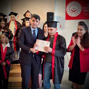 İl Müdürümüz Sn. Ömer TURAN, Sarıyer Kaymakamı Sn. Ömer KALAYLI ile birlikte bağlı kuruluşumuz İstanbul Görme Engelliler ve Rehabilitasyon Merkezi 101.Dönem Mezuniyet Törenine katılmıştır. - fotoğraf 9