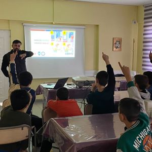İstanbul Siber Suçlarla Mücadele Şube Müdürlüğü işbirliği ile Kuruluşlarımızda kalan çocuklarımıza yönelik bilinçlendirme eğitimleri yapılmaktadır. - fotoğraf 3