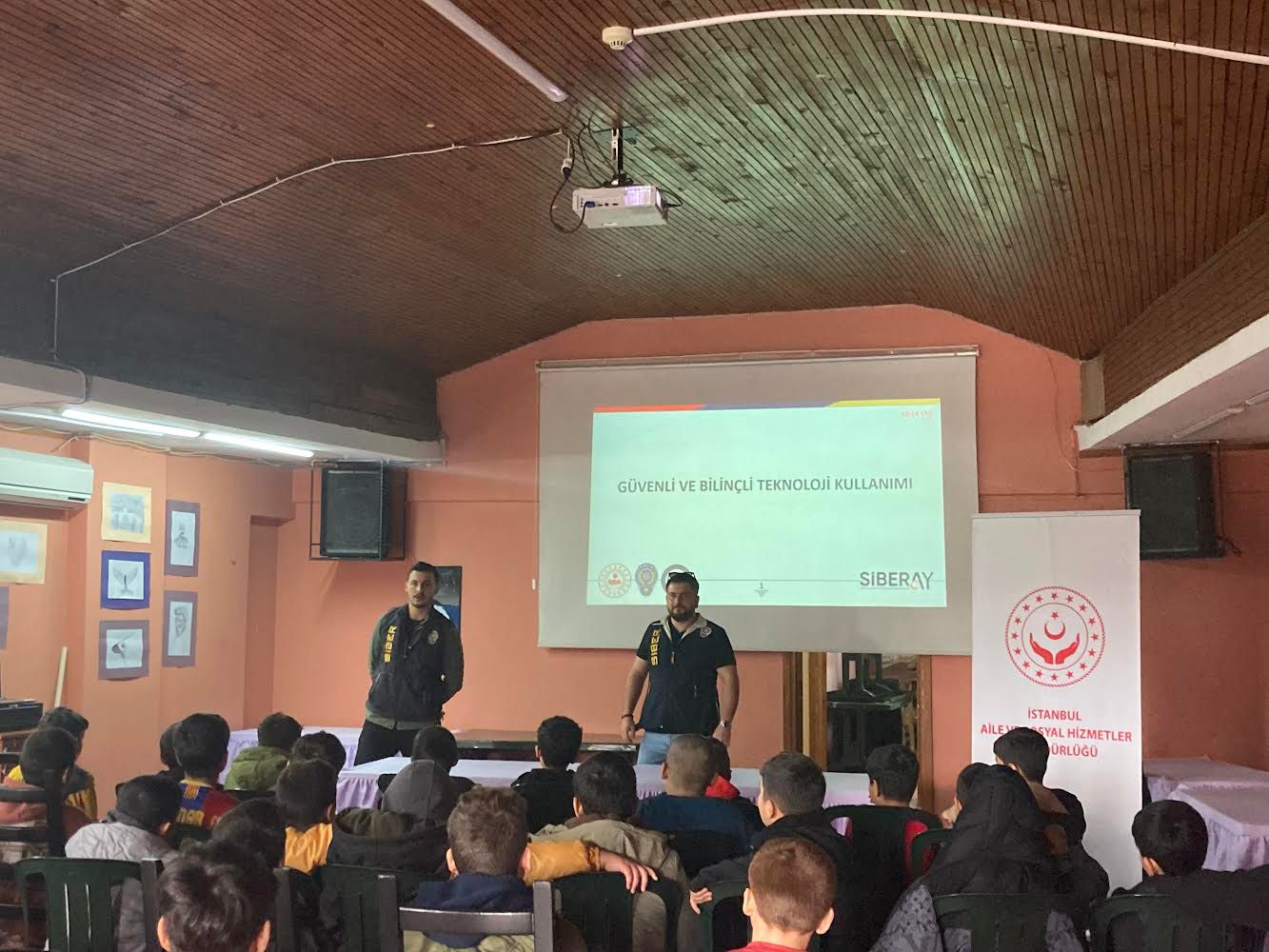 İstanbul Siber Suçlarla Mücadele Şube Müdürlüğü işbirliği ile Kuruluşlarımızda kalan çocuklarımıza yönelik bilinçlendirme eğitimleri yapılmaktadır.