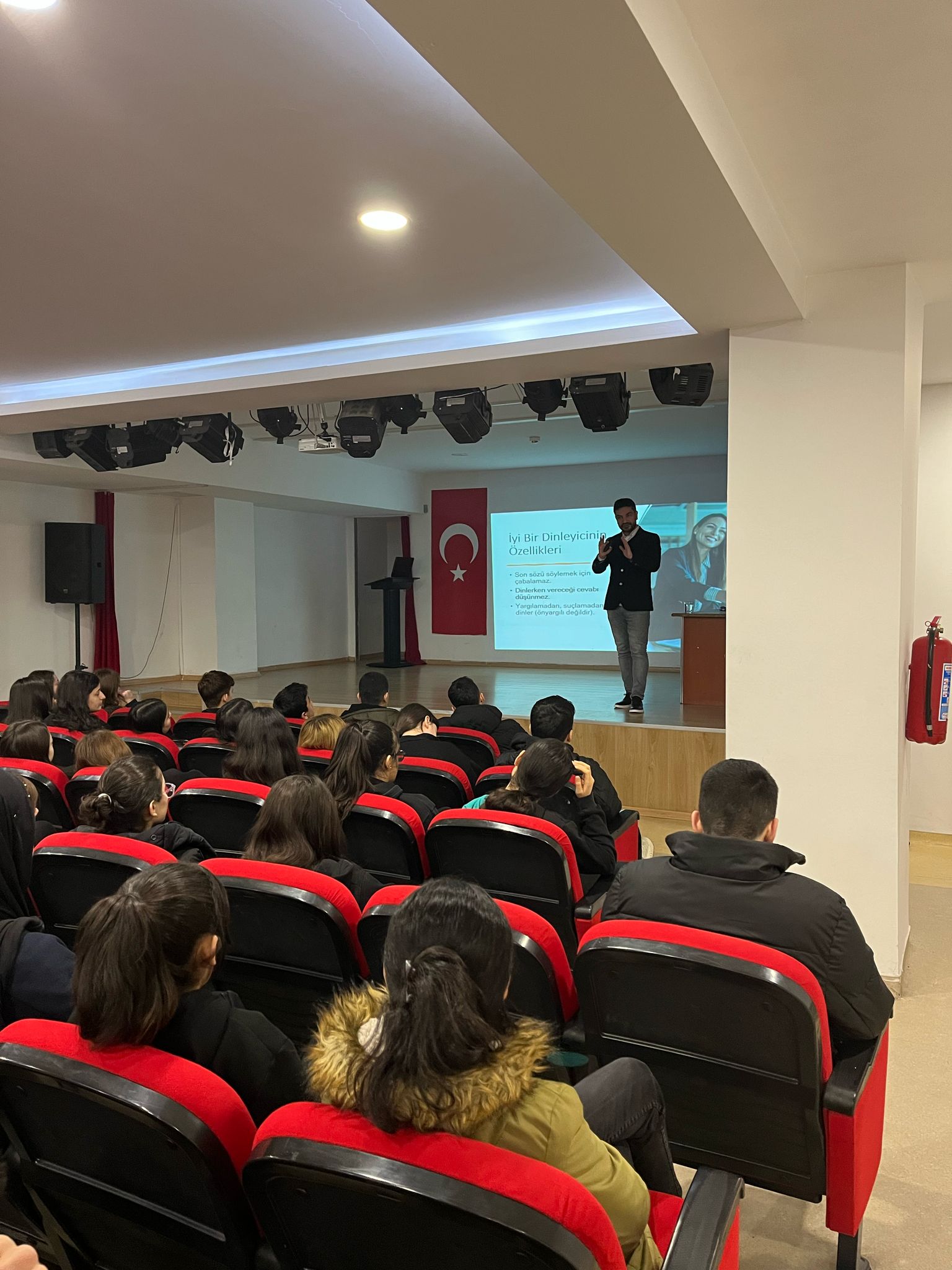 İl Müdürlüğümüze Bağlı Sosyal Hizmet Merkezlerimiz Tarafından İlimiz Genelindeki Okullarda Düzenlediğimiz Eğitimlerimiz Düzenli Olarak Devam Ediyor.