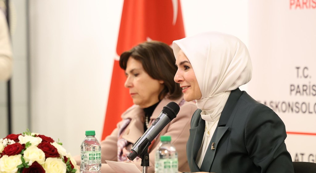 Aile ve Sosyal Hizmetler Bakanımız Göktaş, Fransa'daki Türk vatandaşlarıyla buluştu