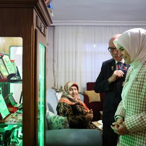 Aile ve Sosyal Hizmetler Bakanımız Göktaş'tan evliliklerinin 50. yılını kutlayan Küçük çiftine sürpriz ziyaret - fotoğraf 5