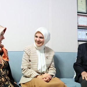 Aile ve Sosyal Hizmetler Bakanımız Göktaş'tan evliliklerinin 50. yılını kutlayan Küçük çiftine sürpriz ziyaret - fotoğraf 1