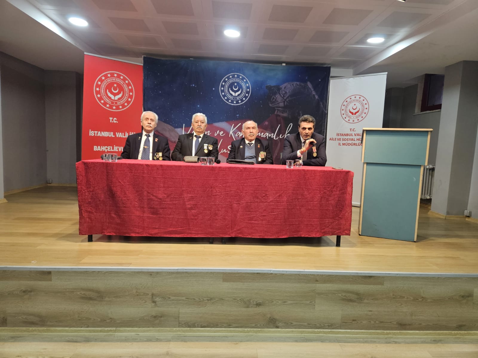 Sosyal Hizmet Merkezlerimiz Tarafından İlçelerimizdeki Kahraman Gazilerimiz ve Kıymetli Şehit Yakınlarımız Yarınımızın Teminatı Çocuklarımız ve Gençlerimizle Buluşmaya Devam Ediyor.