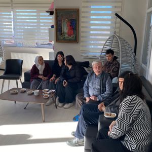 Nevşehir Hacı Bektaş Veli Üniversitesi Güzel Sanatlar Fakültesi öğrencileri Hacıbektaş Rıfat Kartal Huzurevi Müdürlüğümüzü ziyaret etti - fotoğraf 2