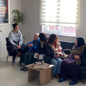 Nevşehir Hacı Bektaş Veli Üniversitesi Güzel Sanatlar Fakültesi öğrencileri Hacıbektaş Rıfat Kartal Huzurevi Müdürlüğümüzü ziyaret etti - fotoğraf 5