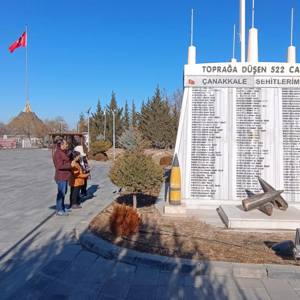 Çocuklarımızla Miraç kandili vesilesiyle şehitliği ziyaret ederek şehitlerimize dua ettik - fotoğraf 1