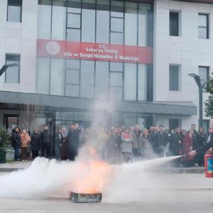 il Müdürlüğü ve Bağlı Kuruluşlarımızdaki Personellerimize Yangın Eğitimi Verildi - fotoğraf 2