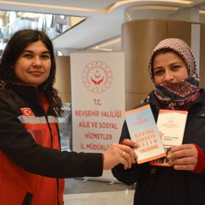 2025 Aile Yılı faaliyetleri kapsamında İlimizde Evlilik Kredisi, Doğum Yardımları ile Kadına Yönelik Şiddetin önlenmesine yönelik tanıtım standı açıldı - fotoğraf 3
