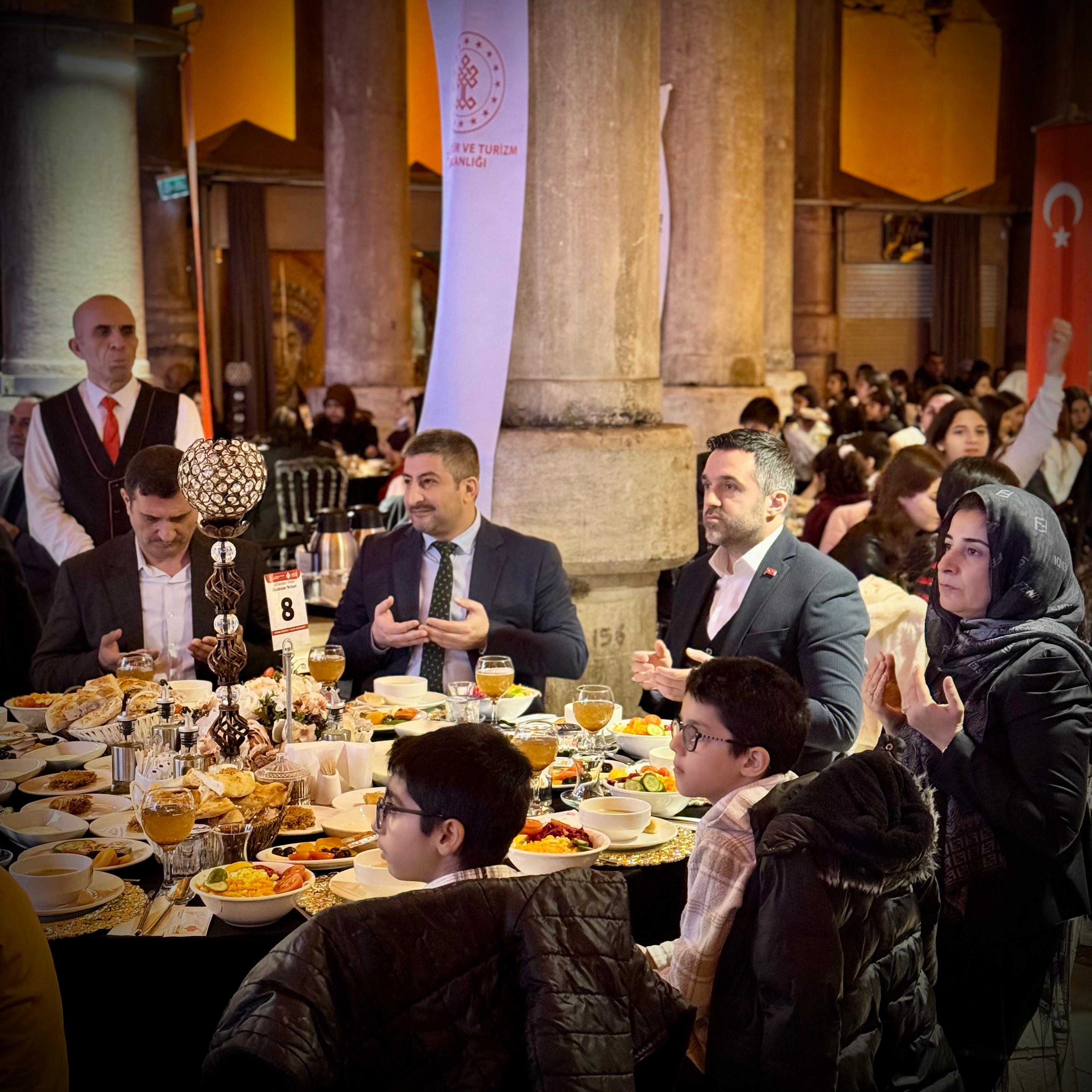 İstanbul Vakıflar 1. Bölge Müdürlüğünün ev sahipliğinde, Sosyal Sportif ve Kültürel Faaliyetler birimimiz koordinesinde 750 kişinin katılımı ile Aile İftarı gerçekleşmiştir.